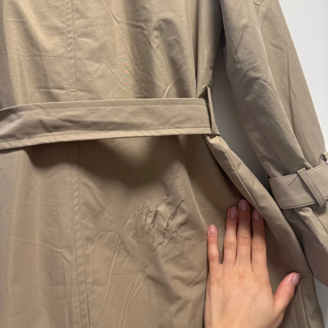 Beige trenchcoat med bälte - 2