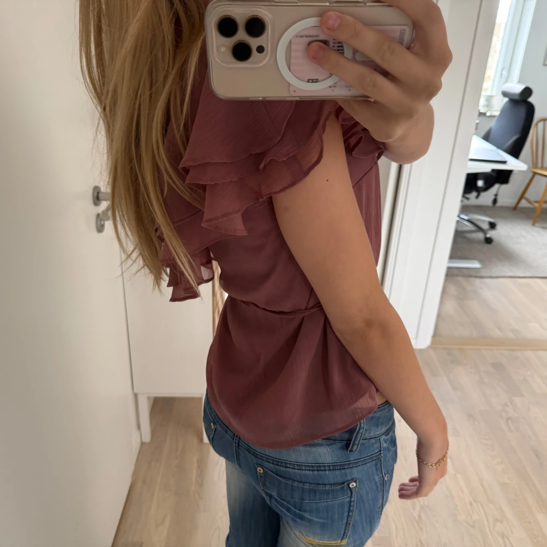 Mauve/lila one shoulder topp med volang och knytband - 3