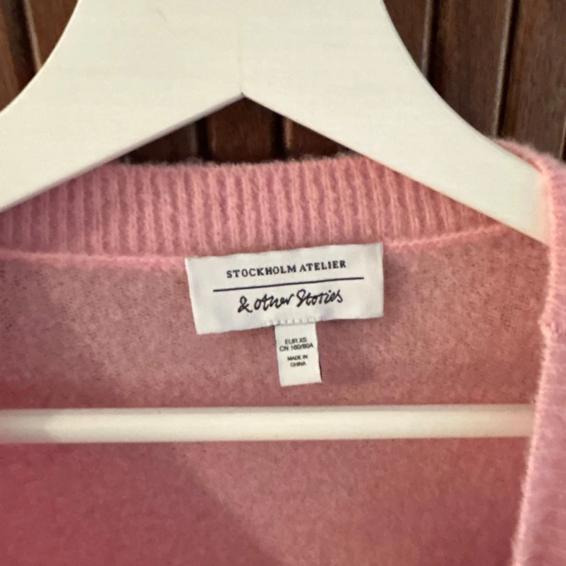 Rosa stickad tröja från & Other Stories - 1