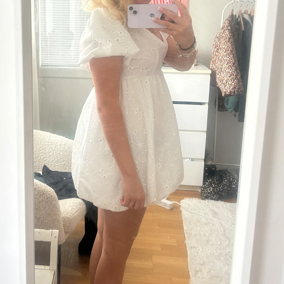 Vit kort klänning med puffärm!!! - 3