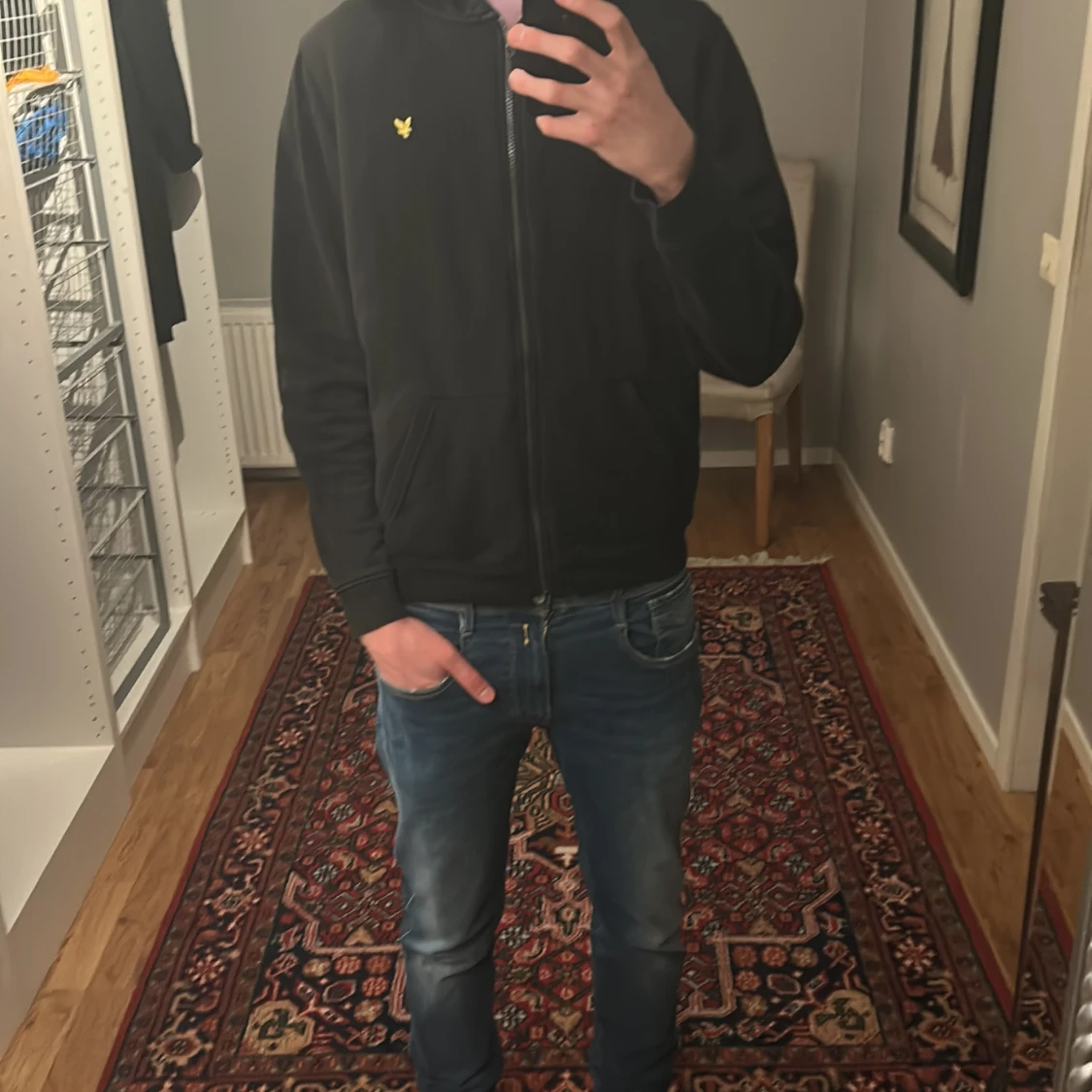 Svart hoodie från Lyle & Scott