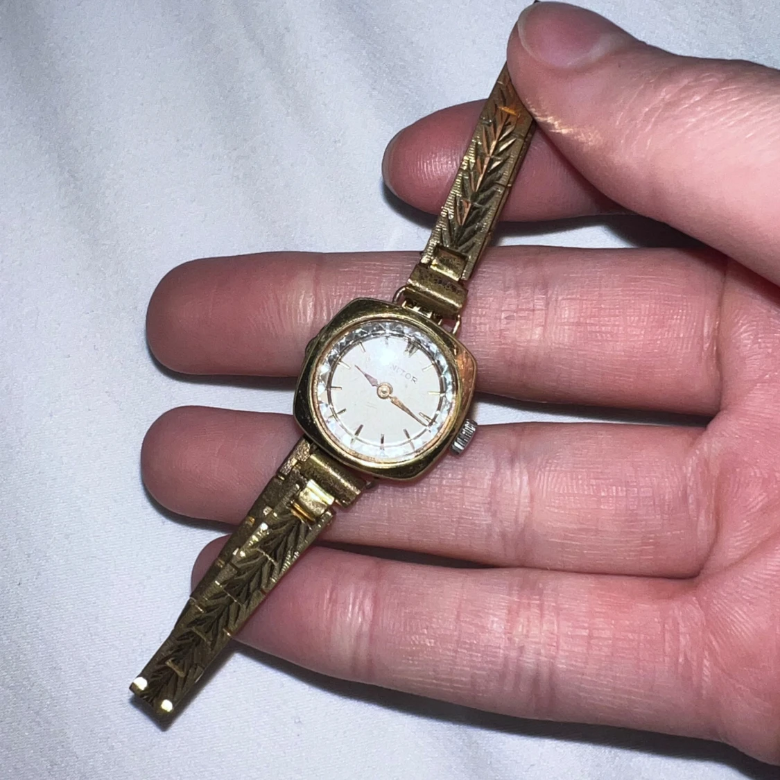 Guldfärgad vintageklocka  - 1