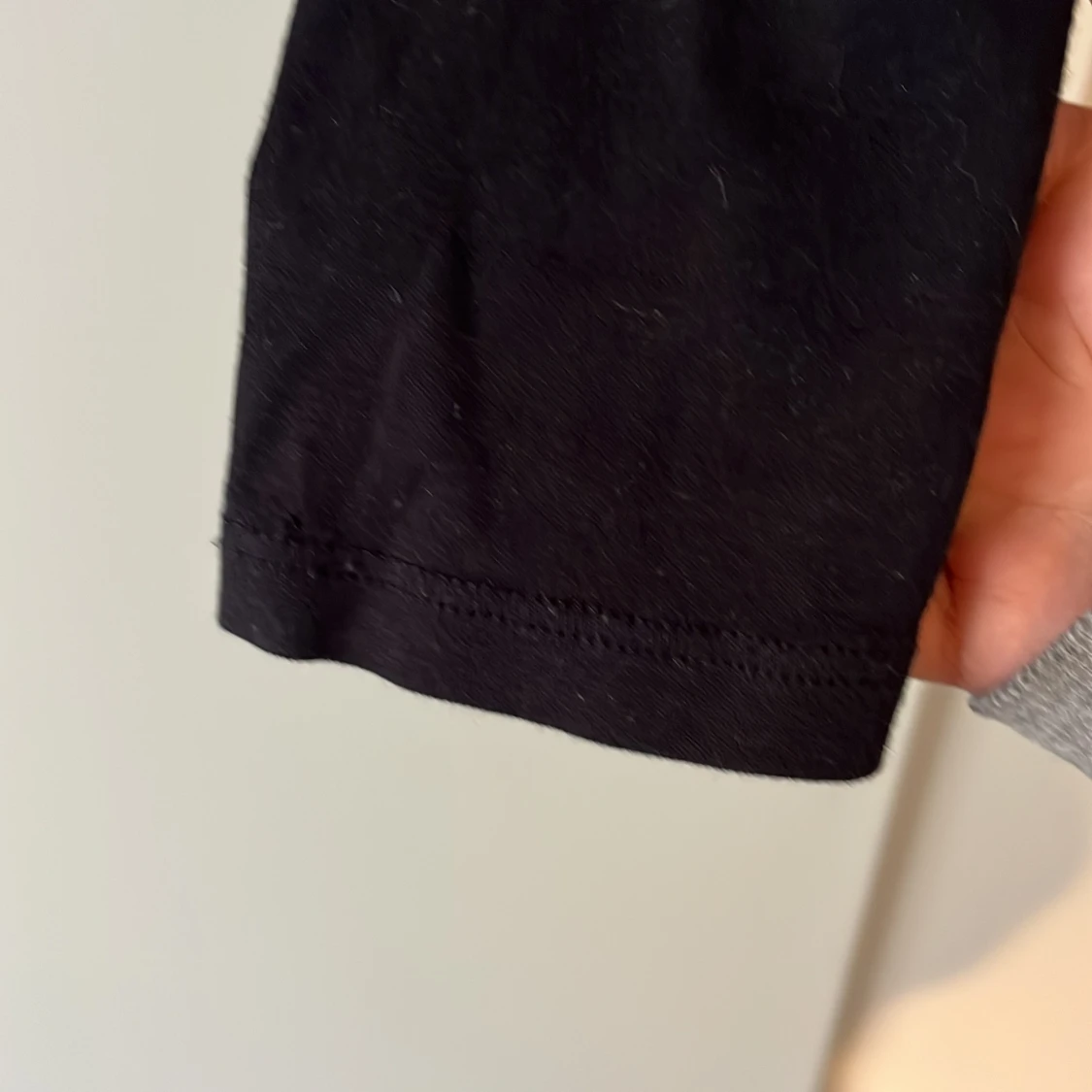 Svart croppad långärmad topp från H&M - 3