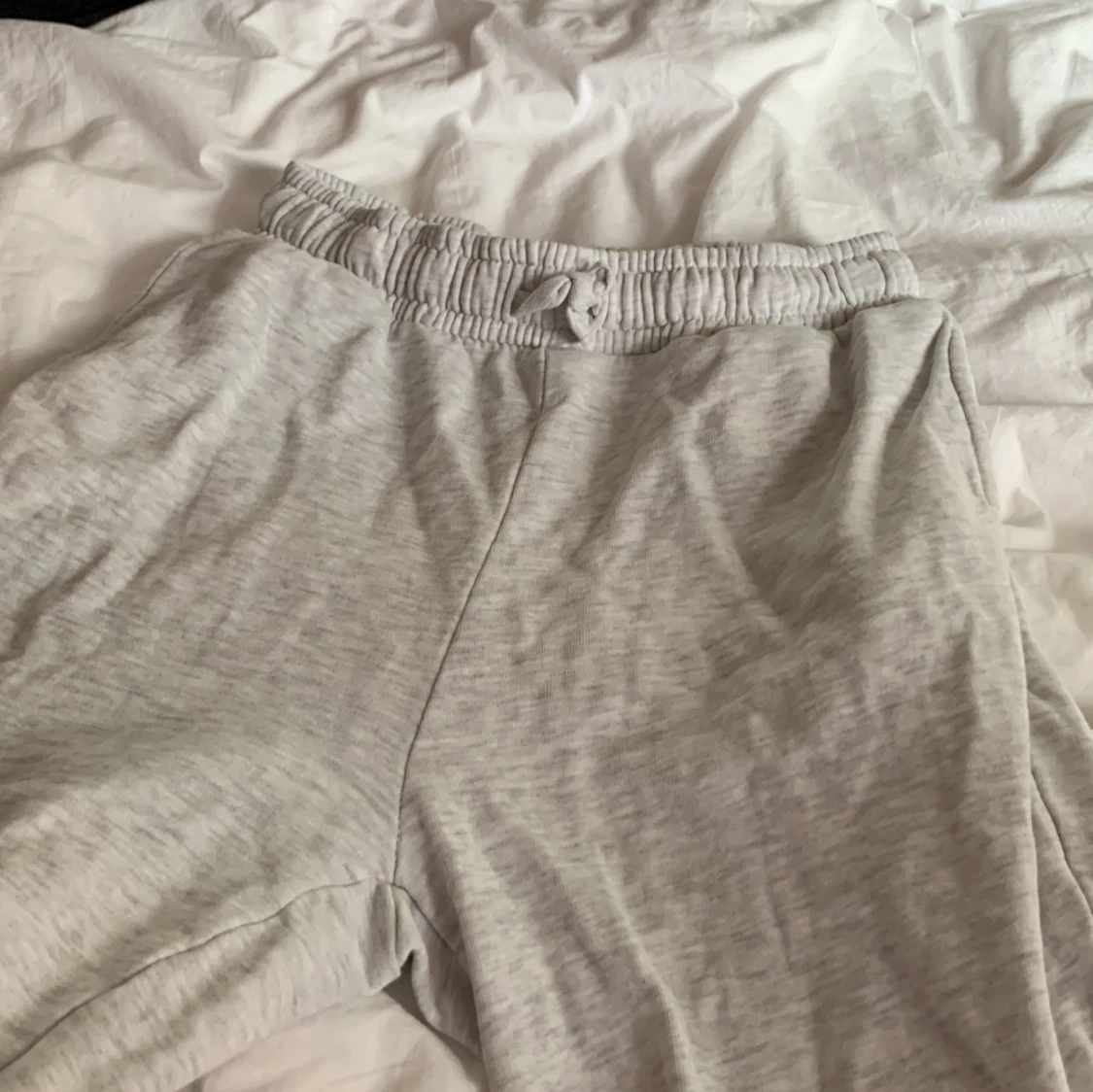 Ljusgrå mjukisbyxor från LMTD - 2