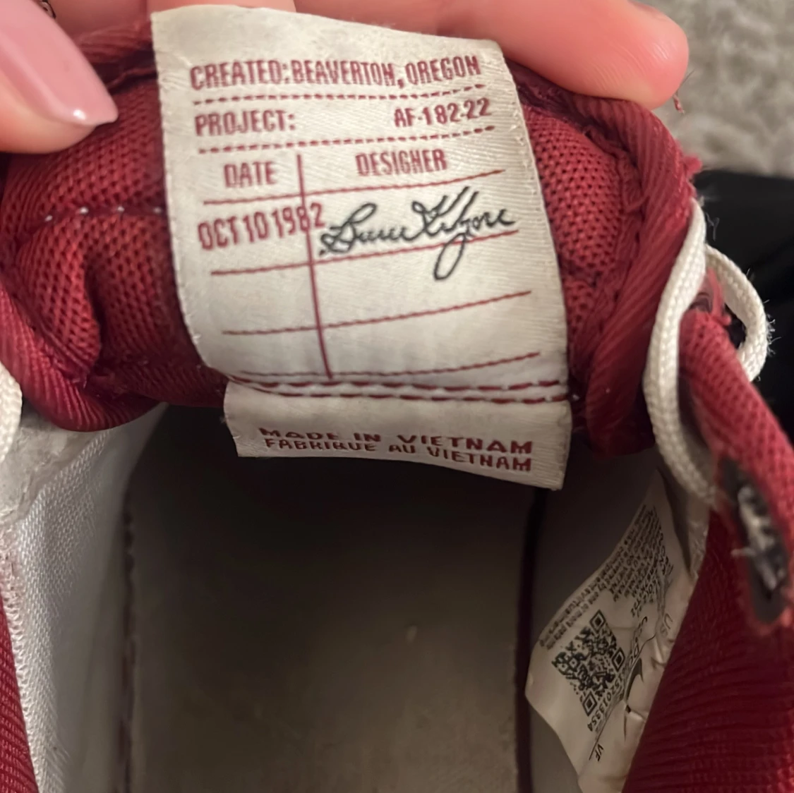 Nike Air Force 1 i vitt och vinrött - 3