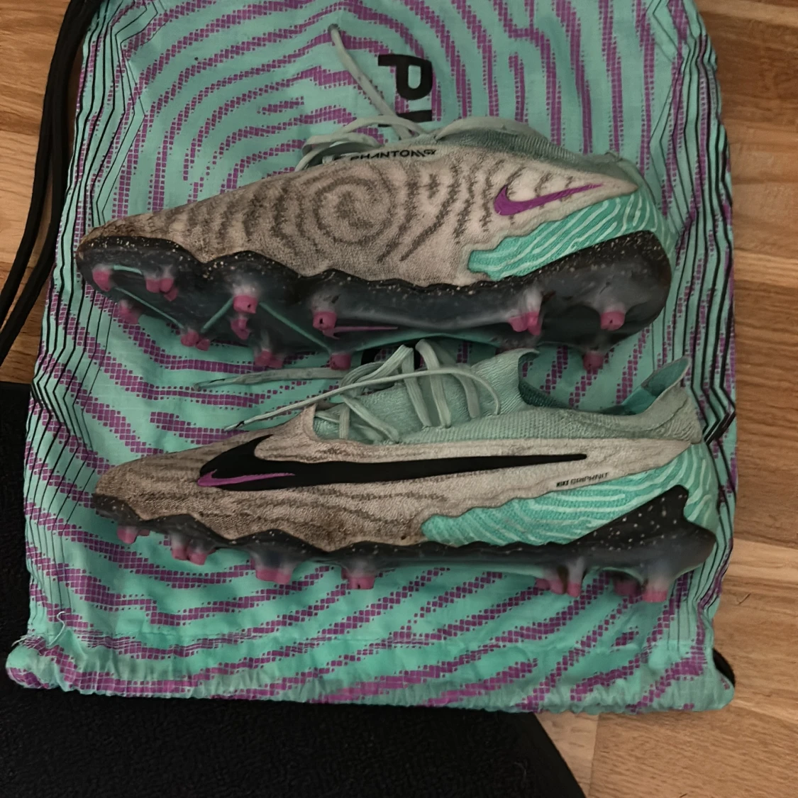 Nike Phantom GT fotbollsskor i mintgrön och grå - 3