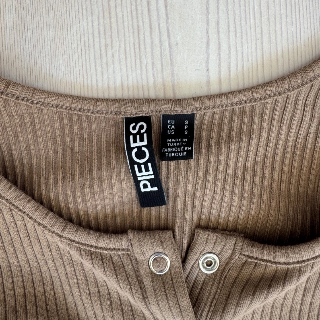 Brun ribbad topp  - 2
