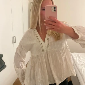 Somrig blus  - Fin och söt blus till vår och sommar!!!!😚😚 älskar men kommer tyvärr inte till användning längre 