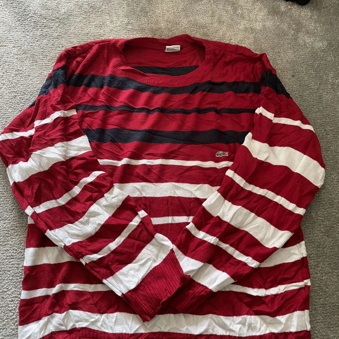 Röd och vit randig tröja från Lacoste