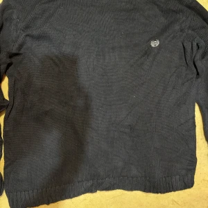 Navy CHAPS Ralph Lauren sweater  - 🎨Irl Colour: Navy (See 2nd for image for best representation of colour)  📏UK Size: XL (please measurements for reassurance)  📐Measurements  Length 66 Shoulder width 56  🧵Material: 100% Cotton  BUY NOW IS ON  Thanks,