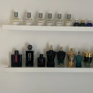 Parfym - Säljer parfym sampels, 1,2,3,4,5ml. Bara att skriva vilken du vill ha och hur många ML så kommer vi överens om ett bra pris! Ju fler man köper desto billigare blir ML priset!