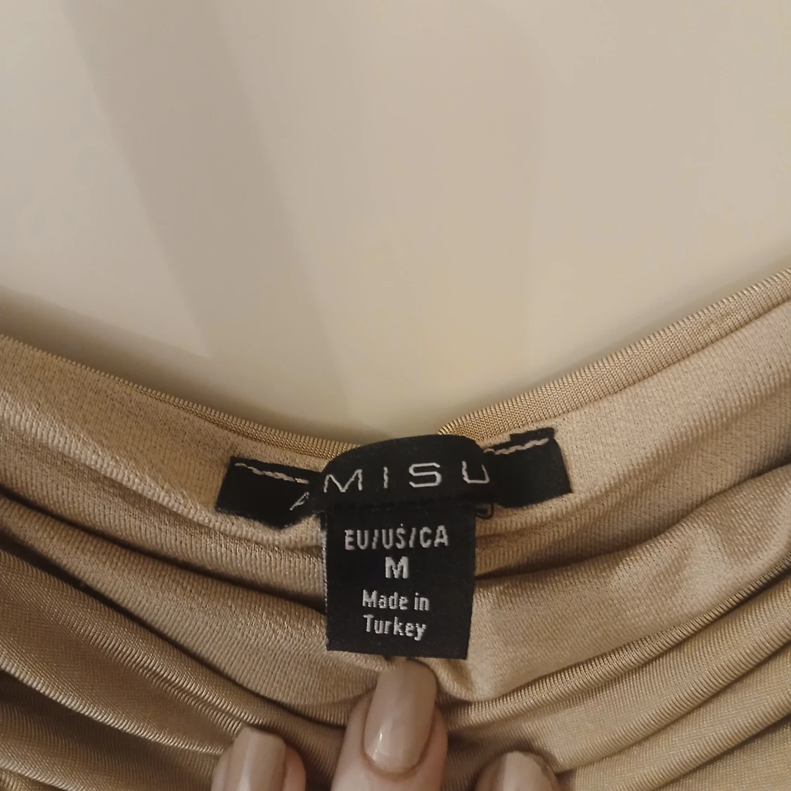 Beige omlott topp med rynk från AMISU - 1