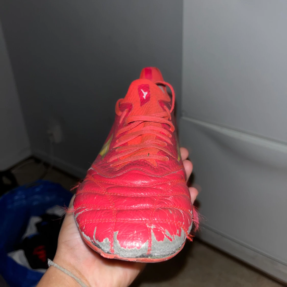 Röda fotbollsskor från Mizuno - 3