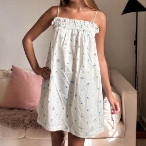 Klänning!  - Så fin klänning perfekt till sommaren