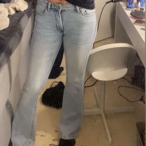 Ljusblå jeans  - Säljer mina ljusblåa jeans då dom inte kommer till användning längre 