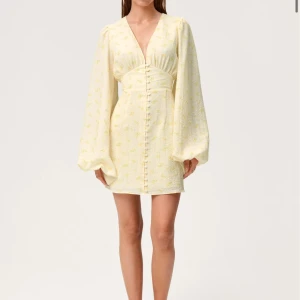 Adoore klänning - Superfin klänning från Adoore i strl 34. Testad en gång men är tyvärr för liten🩷Lappen är kvar