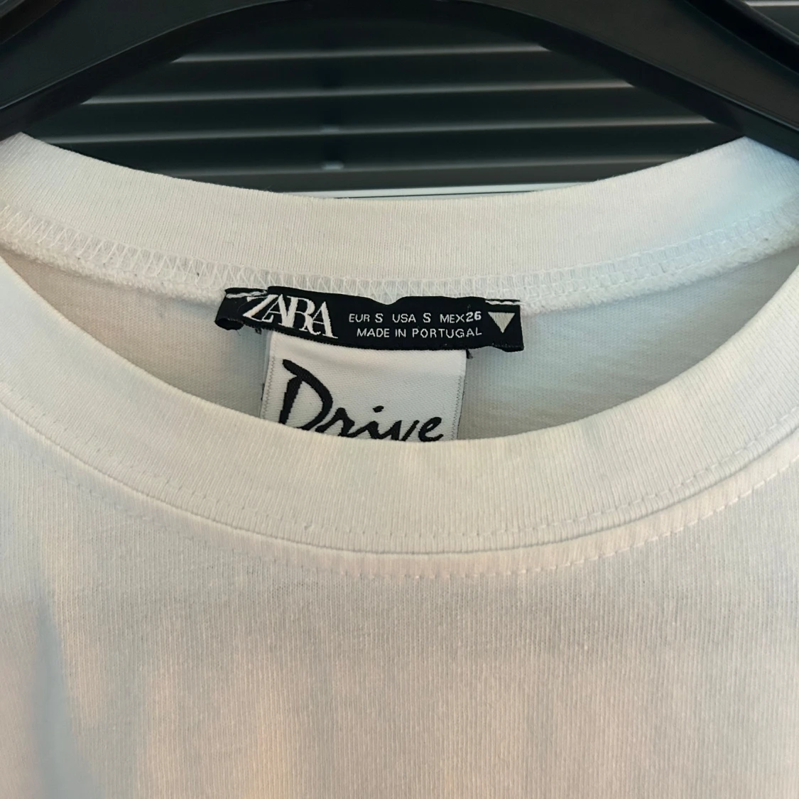 Vit t-shirt med Drive-tryck från Zara - 2