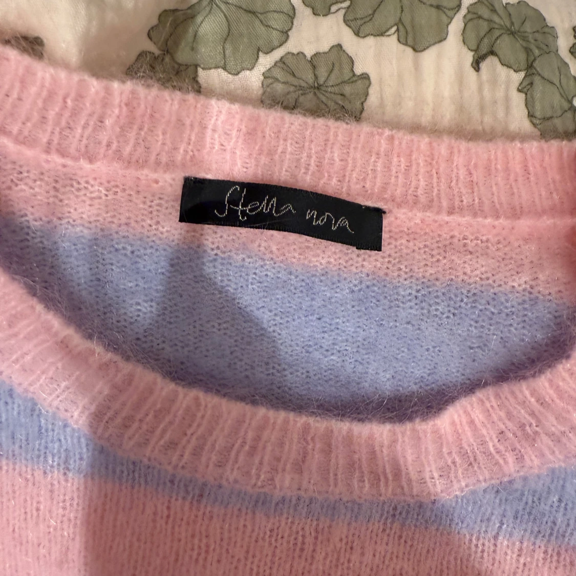 Pastellrandig stickad tröja från Stella Nova - 1