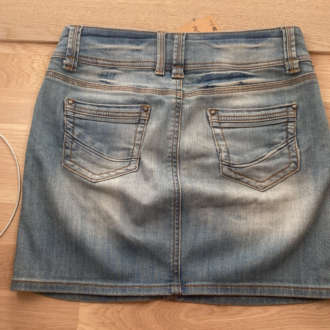 Blå jeanskjol med dubbla knappar - 1