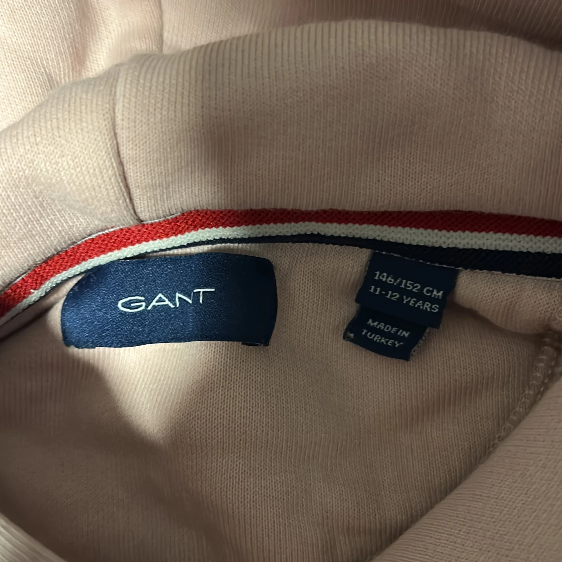 Ljusrosa hoodie från Gant - 2