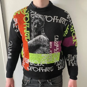 Retro diesel tröja - Säljer en tröja från diesel. Varan är i mycket bra skick och har varit väl omhändertagen. Tveka inte att höra av dig om du har några frågor. Pris går att diskuteras