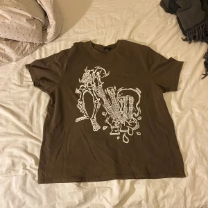 Number (N)ine Guitar Tee - PRIS KAN DISKUTERAS ALDRIG ANVÄND DM FOR MER BILDER   chrome hearts, rick owens, hysteric glamour, hedi slimane, number nine, number (n)ine, opium, opium core, archive, archive fashion