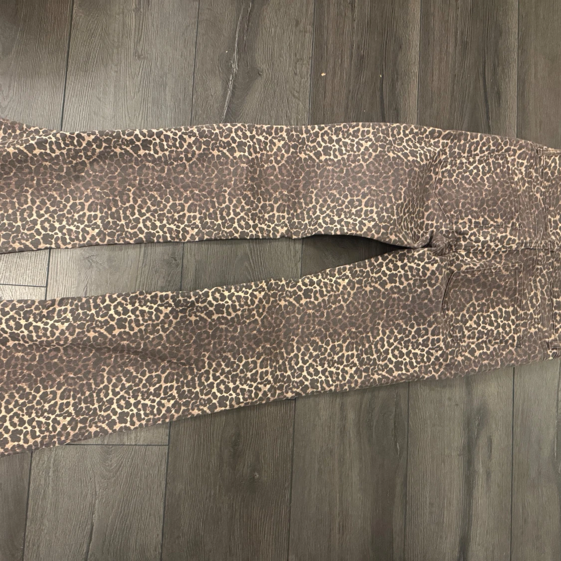 Leopardmönstrade bootcut byxor - 1