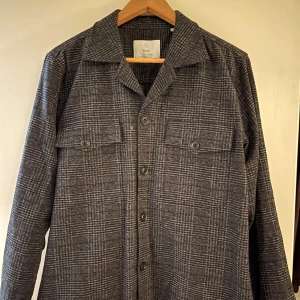 Bläck overshirt - Overshirt från bläck i strlk S, använd fåtal gånger.