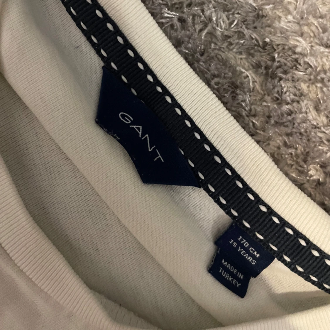 Vit t-shirt från Gant med logga - 1