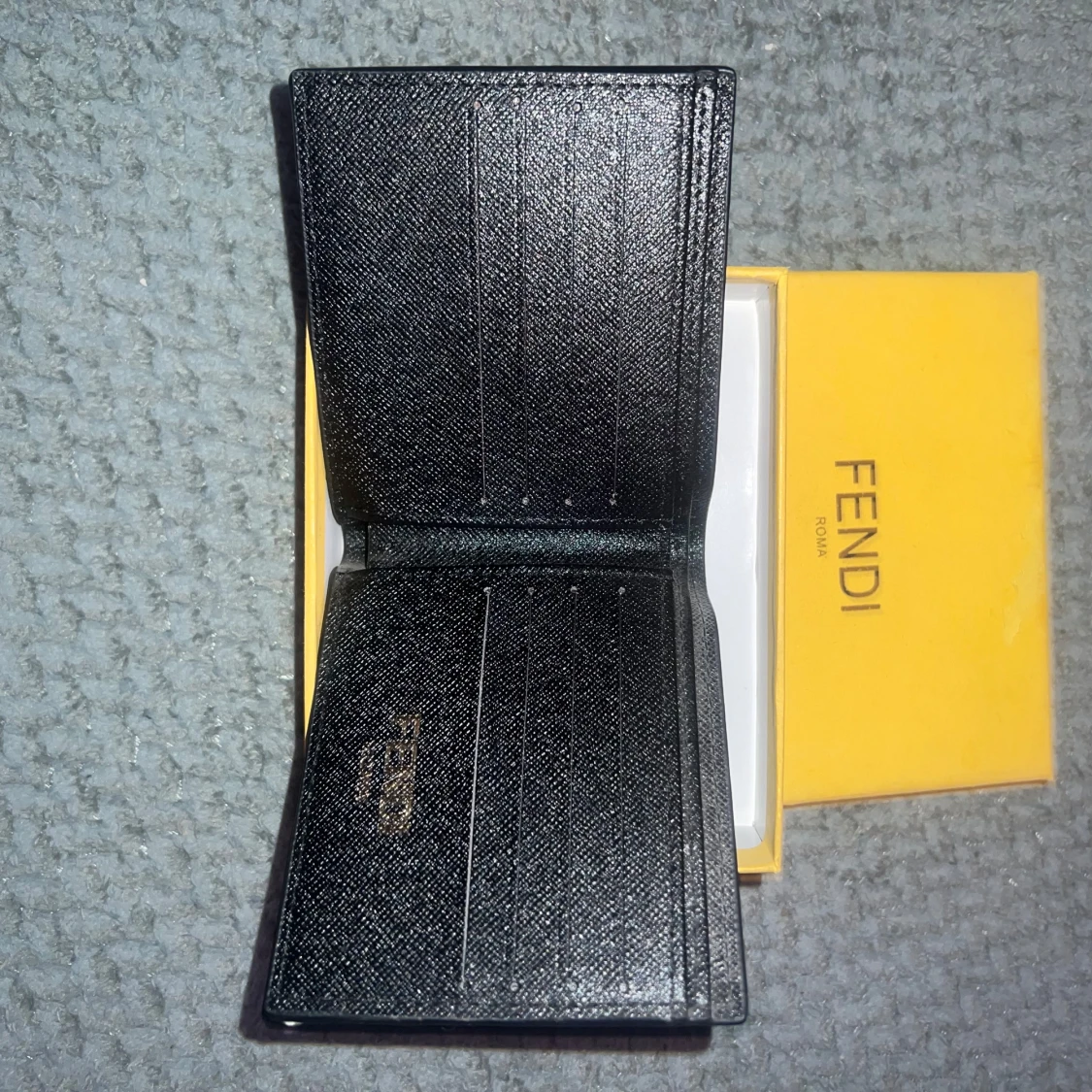 Svart plånbok från Fendi med ögonmotiv - 1