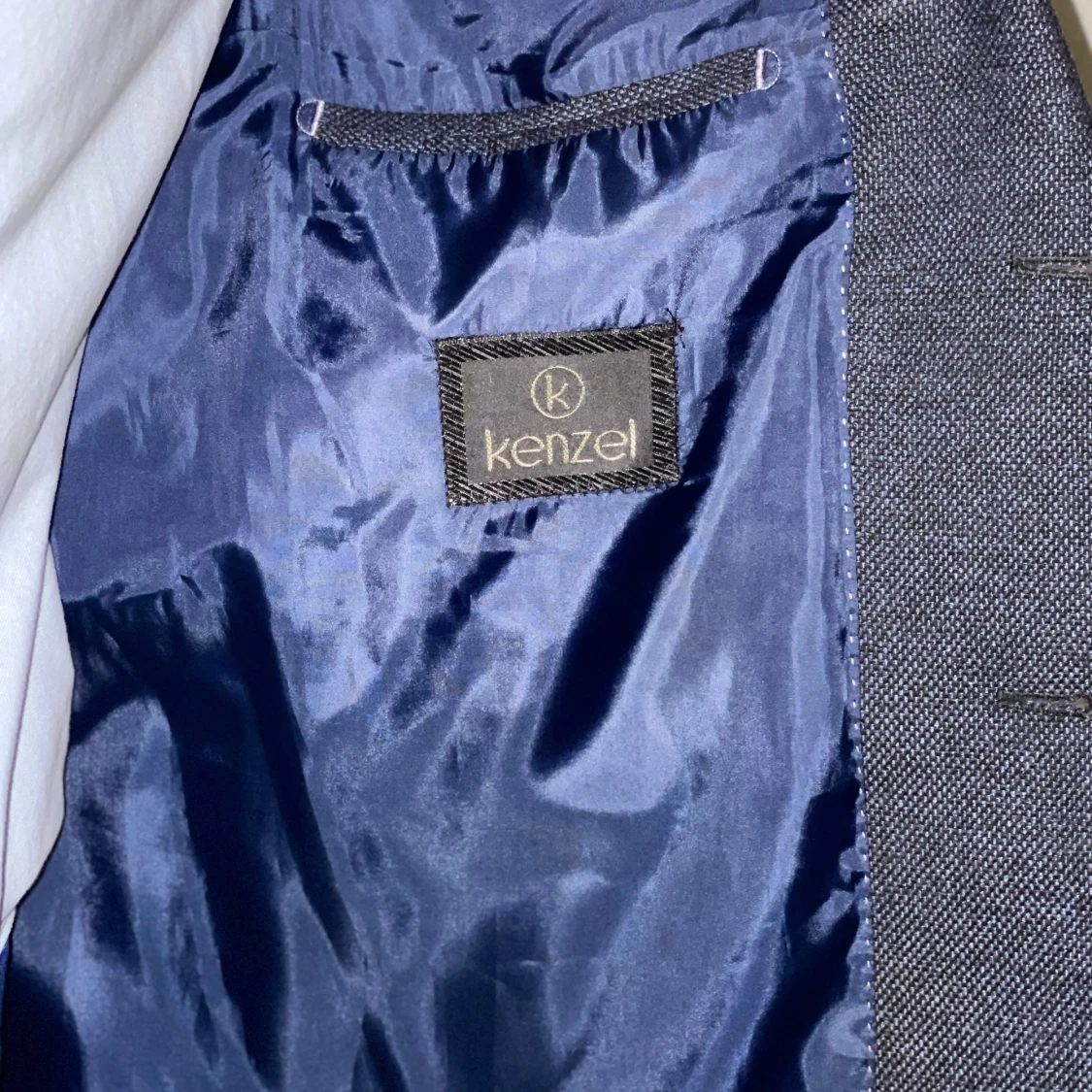 Mörkblå dubbelknäppt kavaj från Kenzel - 2