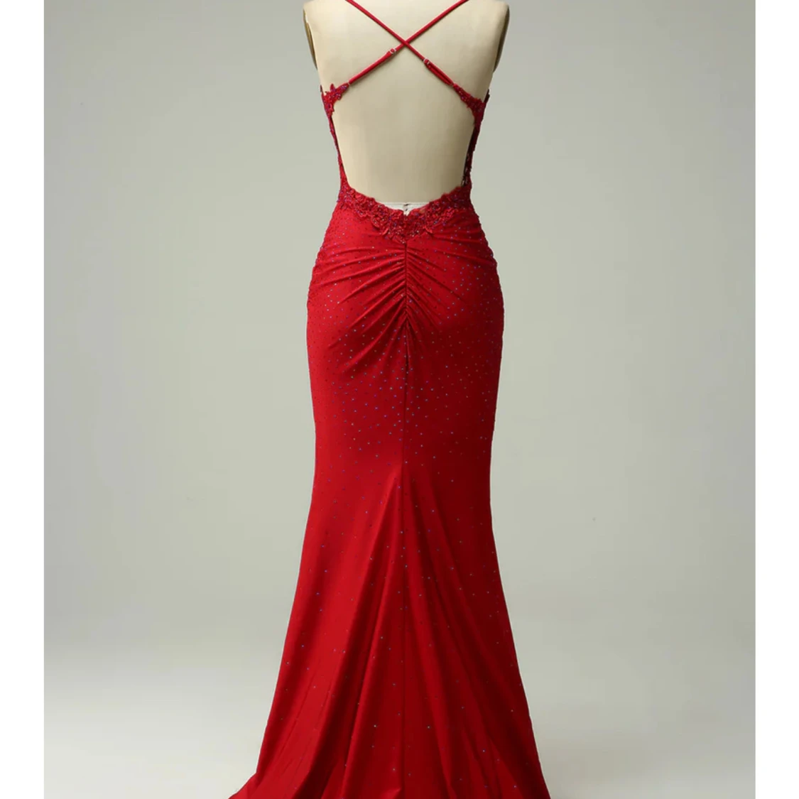 Röd långklänning med öppen rygg - 1