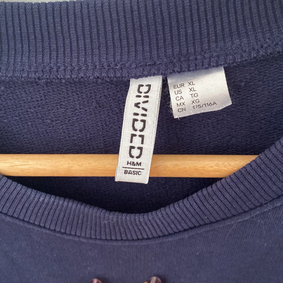 Mörkblå croppad sweatshirt från H&M Divided - 3
