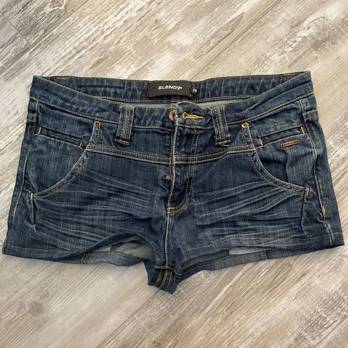 Mörkblå jeansshorts från Blend