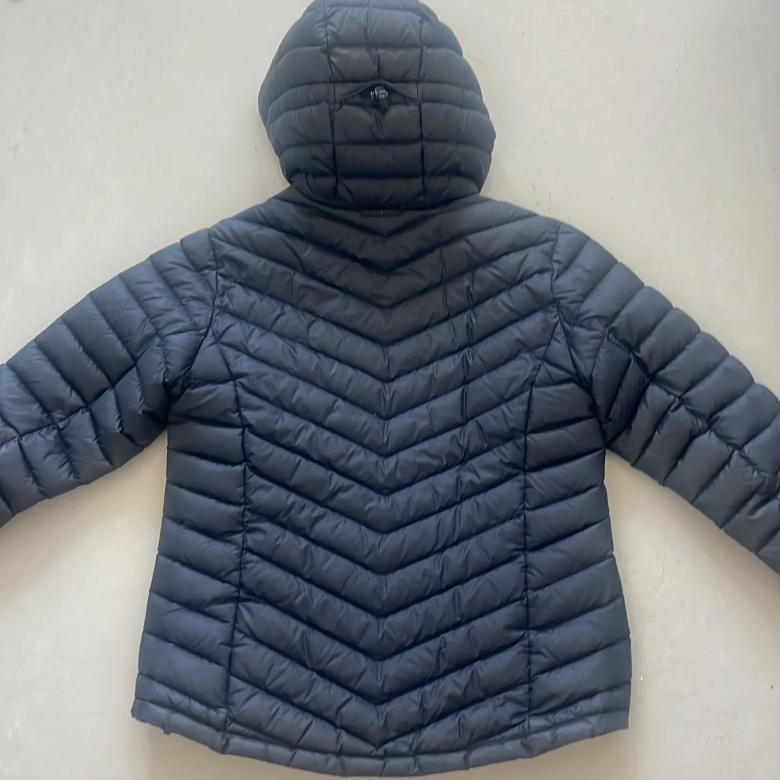 Svart dunjacka med huva från Peak Performance - 2