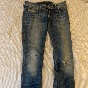Lågmidjade jeans från diesel - Säljer mina Lågmidjade jeans från diesel då dom tyvärr är för små