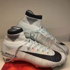 Nike Mercurial - Storlek 41,5 men passar 42. Jag säljer inte boxen,. Jag vill behålla boxen. Priset kan blir diskuterad.