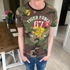 Ralph Lauren tiger force tröja kamouflage  - Riktig schysst t-shirt från Ralph Lauren i perfekt skick 🙌 skriv gärna om du har en fråga! 👍 