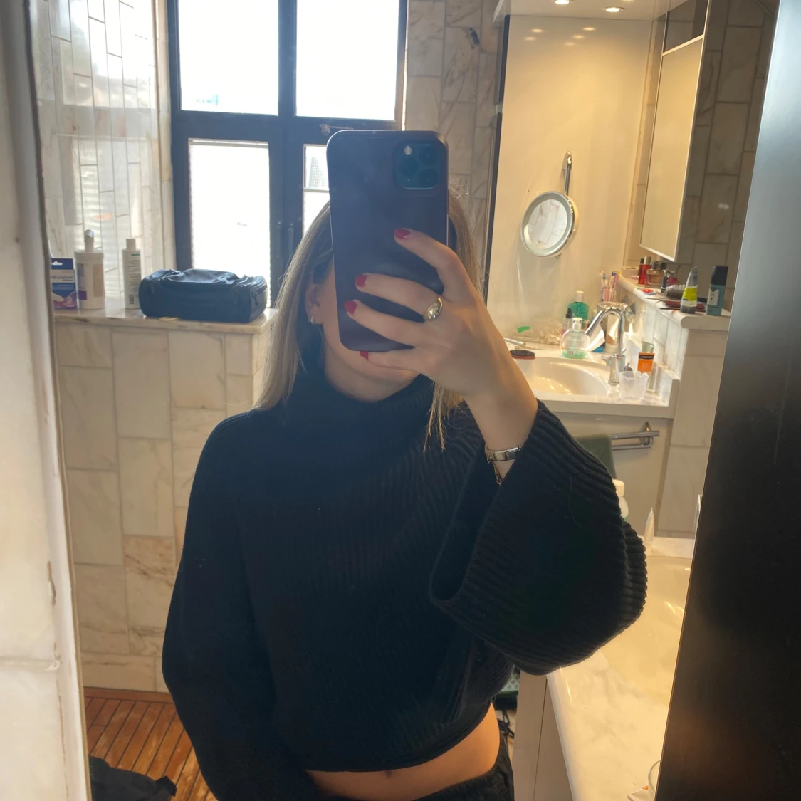 Svart croppad stickad polotröja - 2