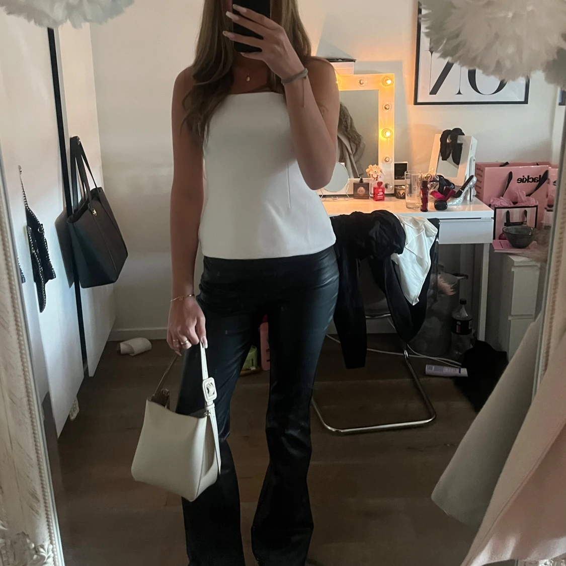 Beige axelväska med justerbart spänne - 2