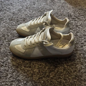 Maison Margiela Gat - Maison Margiela skor i storlek 36, passar 37. Fint skick. 