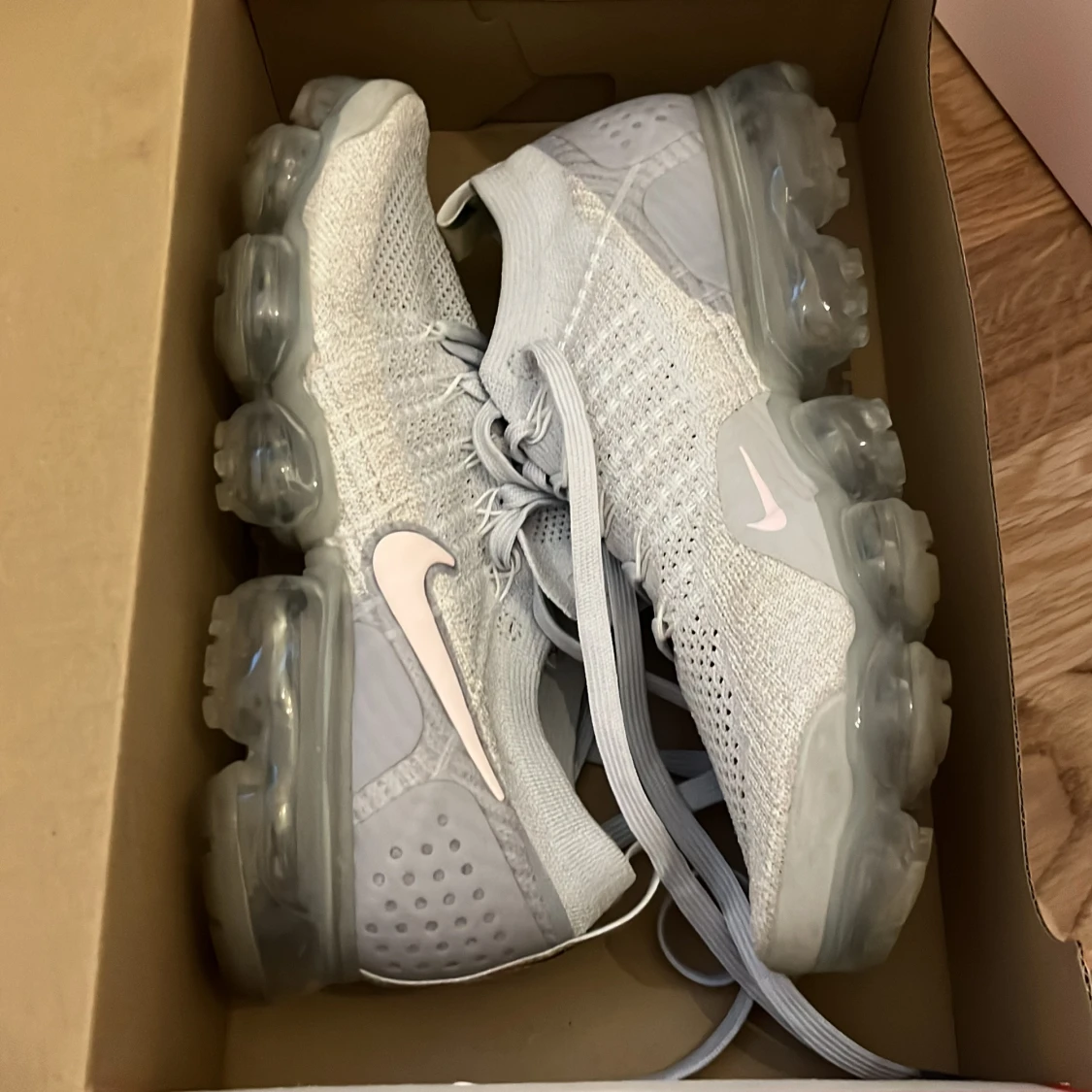 Nike Air Vapormax Flyknit sneakers i ljusgrått - 4