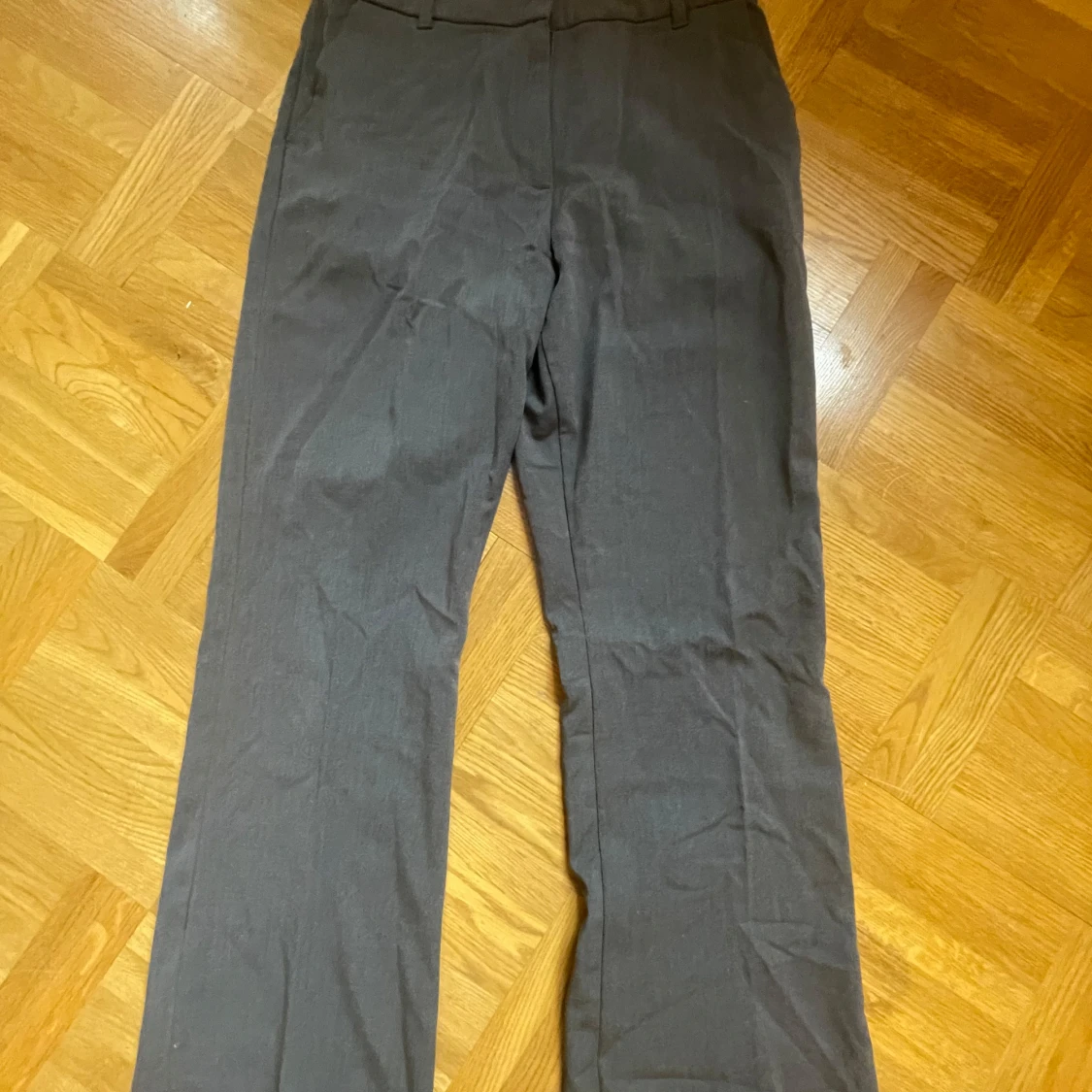 Mörkgrå kostymbyxor med dragkedja - 1