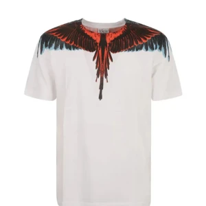 Vit Marcelo Burlon t-shirt - Vit t-shirt från Marcelo Burlon med ett stort, färgstarkt fågeltryck över axlar och bröst. Klassisk passform och rund halsringning. Perfekt statement-plagg för dig som vill sticka ut.🦅(äkthetsbevis - farfetch) Skriv ifall fler bilder önskas, priset kan diskuteras!