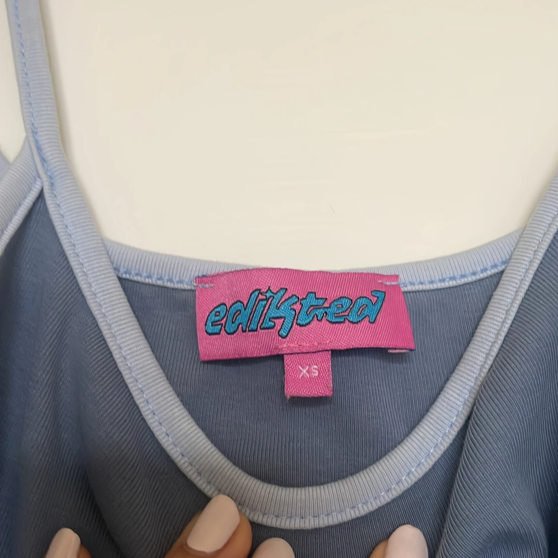 Ljusblå linnetopp från Edikted - 2