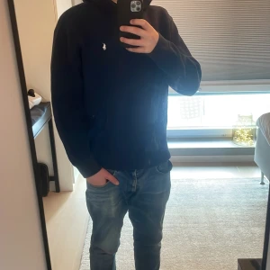 Mörkblå Ralph Lauren hoodie - Nästan helt oanvänd