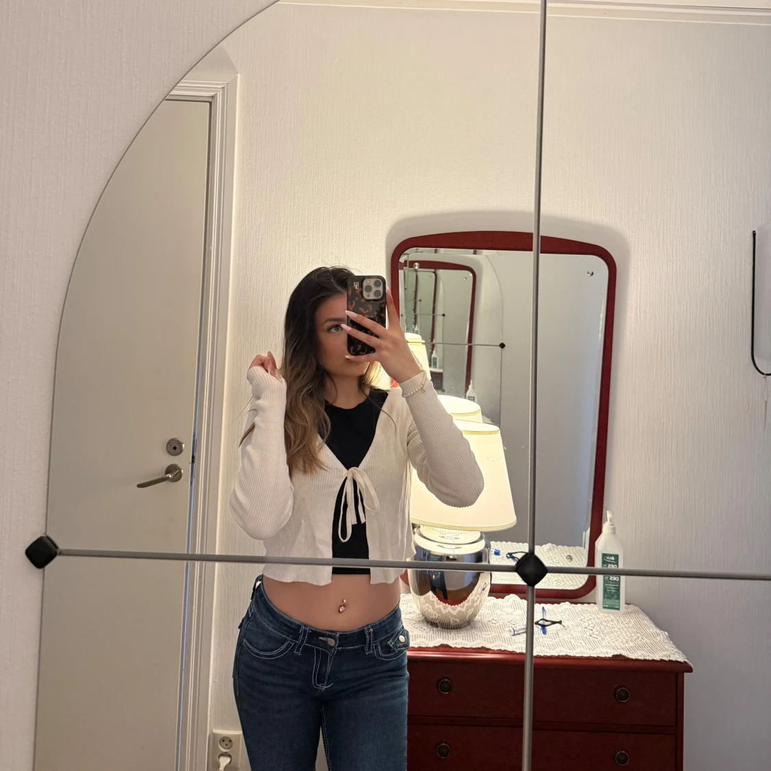 Vit croppad kofta med knyt