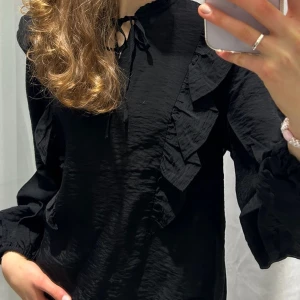 Blus  - Fin blus från kapphal, passar xs-s💕