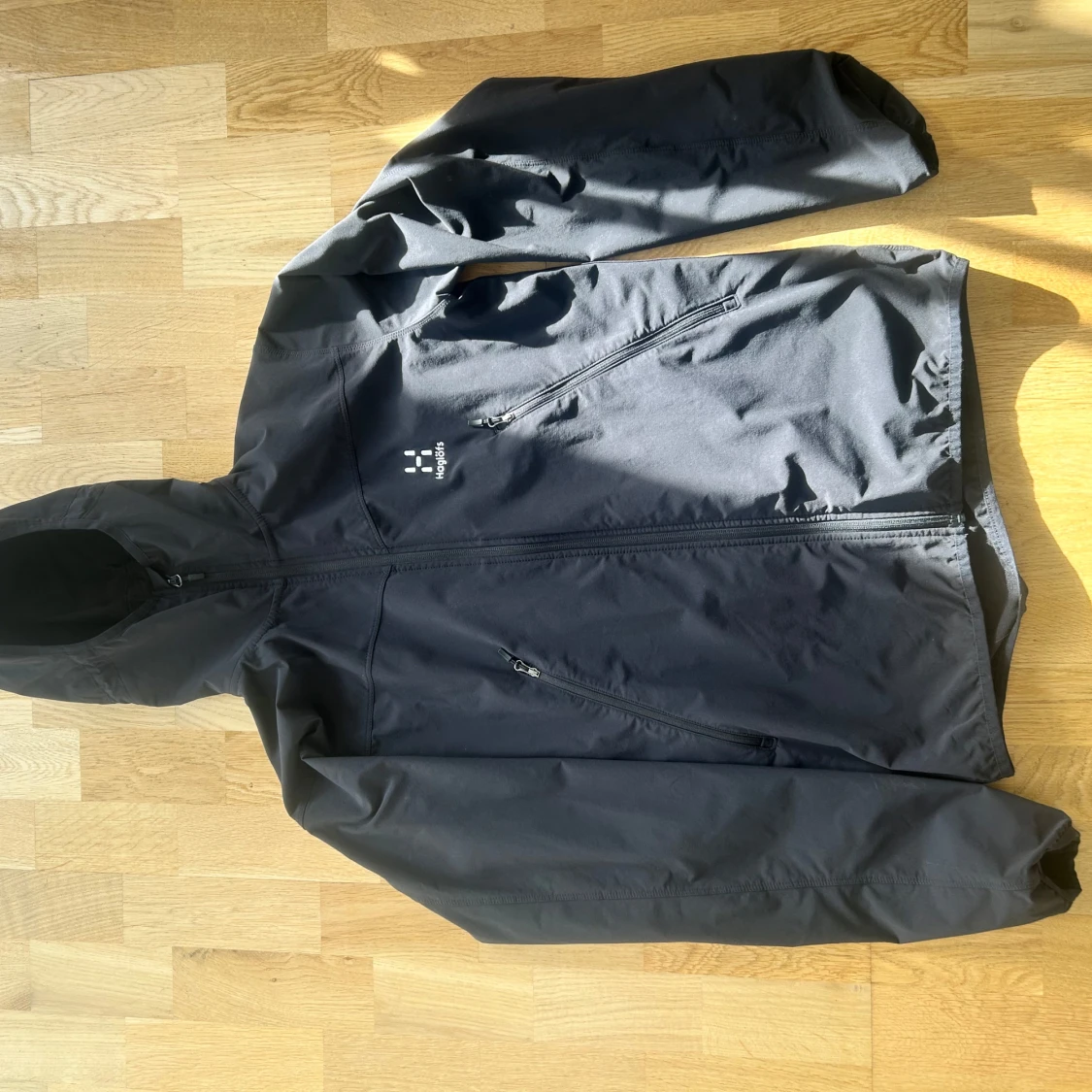 Svart vindjacka från Haglöfs