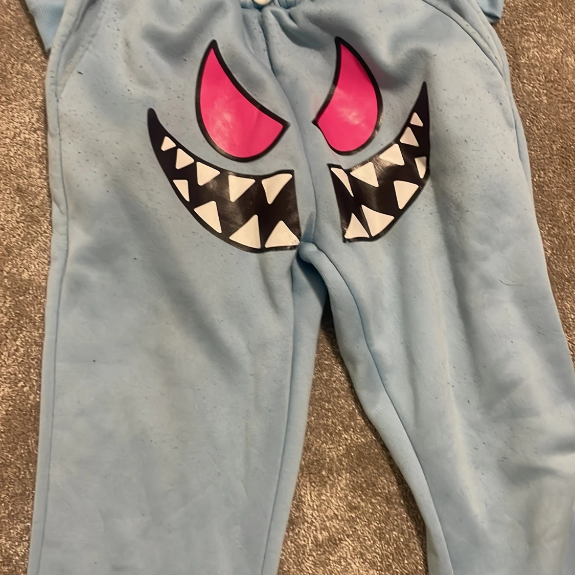 Ljusblå mjukisbyxor med monstertryck - 1